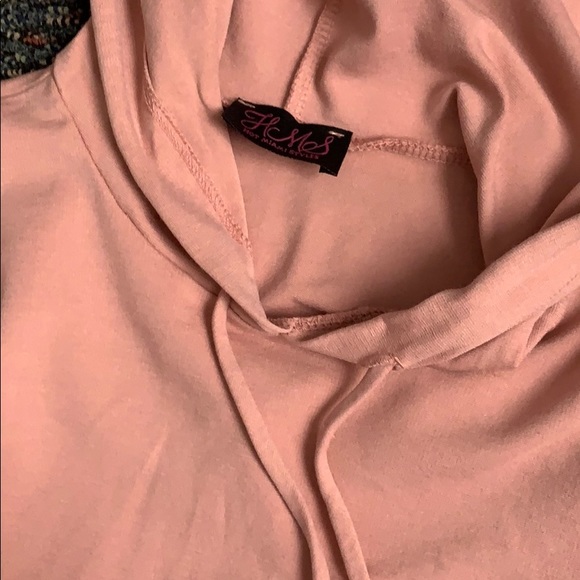 Cropped pink hoodie - Picture 2 of 3